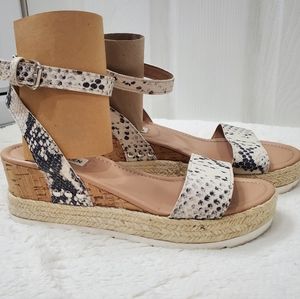 Steve Madden Wedges Espadrille Faux Snake Print Size 7